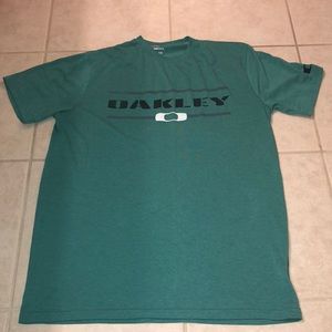 Men’s Oakley shirt
